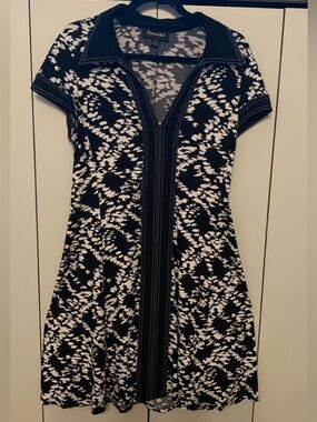 Fit & Flare Dress Black White Contrast Trim V-Neck Waist-Defined Size 12